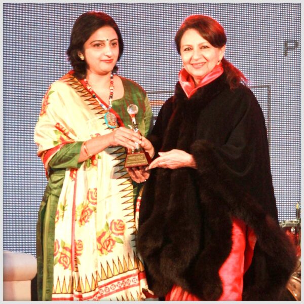 Ridhi Bahl - delhi astrologer, vastu services in india and abroad